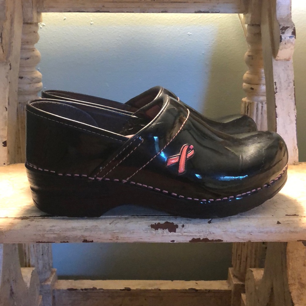 Dansko breast cancer ribbon nursing shoes